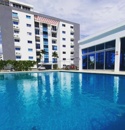 Apartamento con área social y piscina